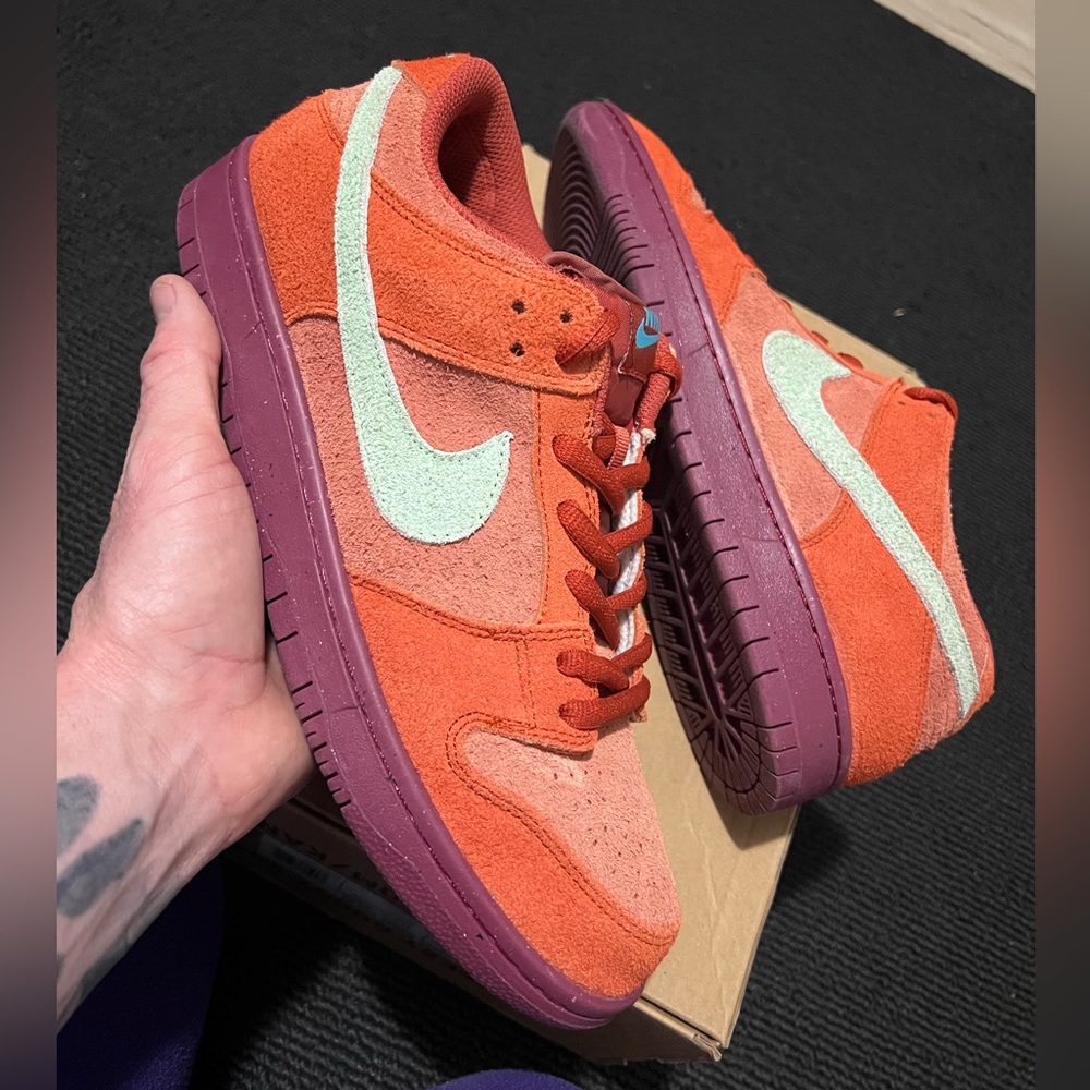 Nike SB Dunk Low SIZE 10